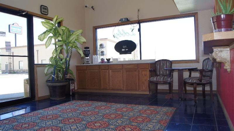 Holiday Lodge & Suites - featured photo