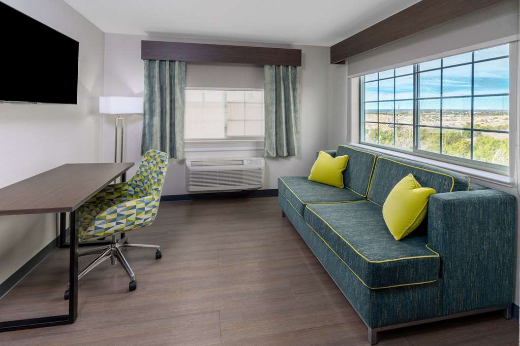 La Quinta Inn & Suites by Wyndham Santa Rosa - photo 18
