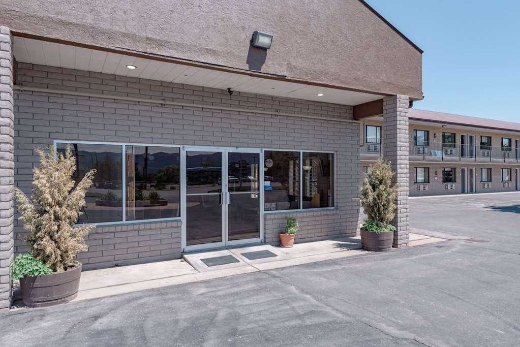 Econo Lodge Cortez near Mesa Verde - photo 2