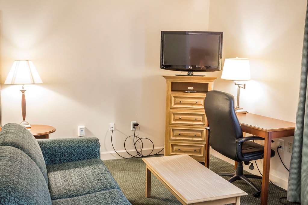 Econo Lodge Raleigh near Walnut Creek Amphitheatre - photo 58
