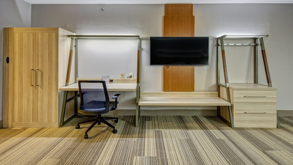 Holiday Inn Express & Suites London by IHG - photo 11