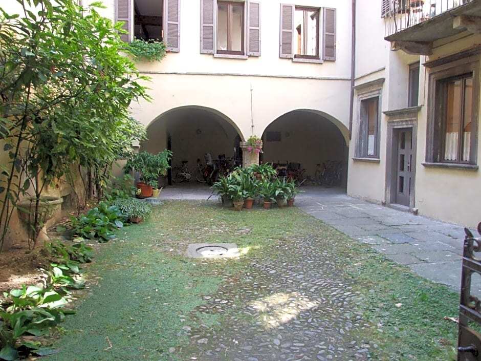 La stufa rossa — hotel in Sondrio