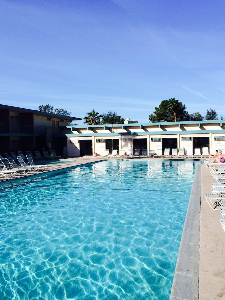 Desert Hot Springs Spa Hotel - photo 25