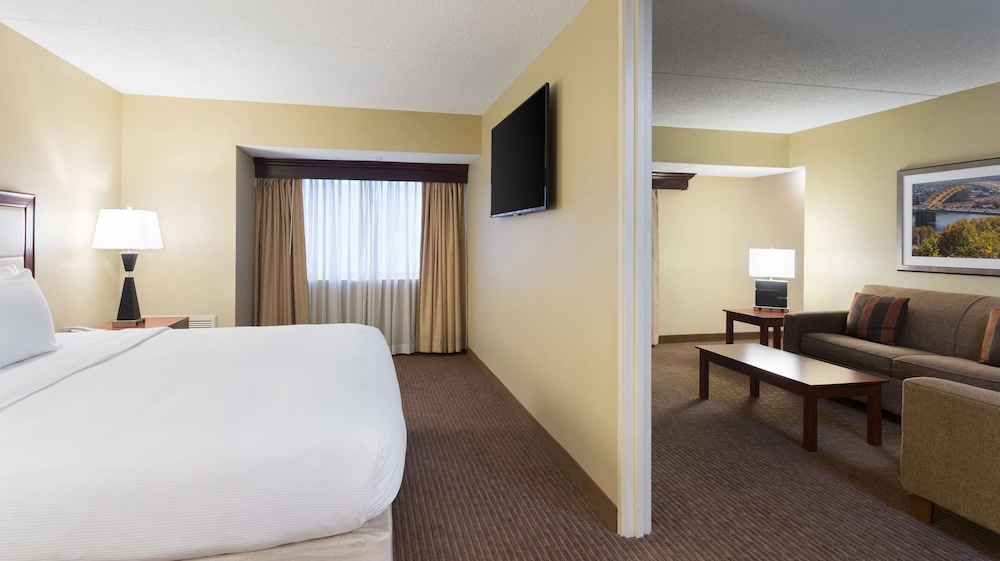 DoubleTree Suites by Hilton Hotel Cincinnati Blue Ash - photo 16