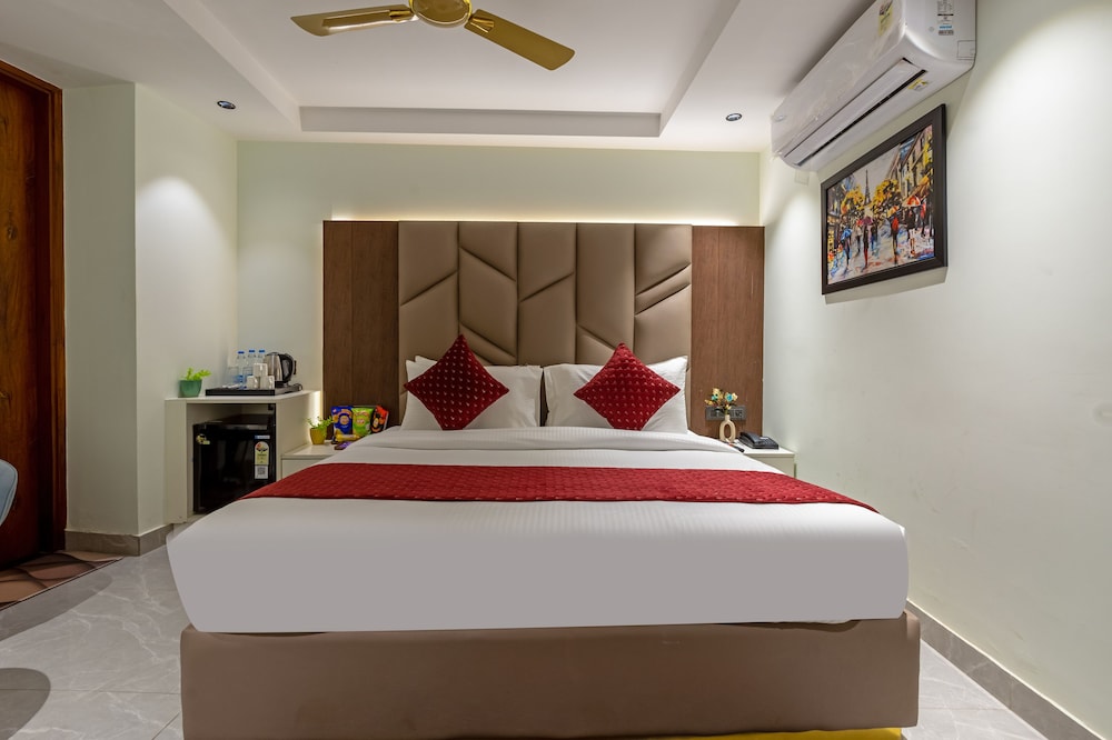 Hotel C G Newly Built 2 Mins From Connaught Place and Railway Station & 5 Mins From VFS Shivaji Stadium Metro Station