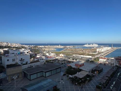 Vue Panoramique Sur La Mer Centre Ville Moderne — 4-Star Luxury Hotel in Tangier, Morocco
