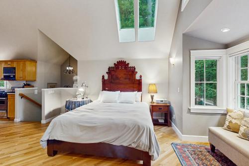 Serene Redwood Retreat - photo 20
