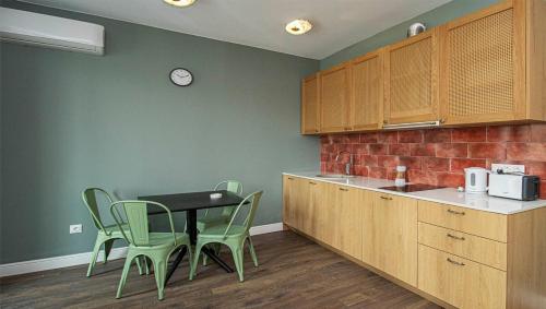 Chic Abanotubani Apt Prime Location By Wehost
