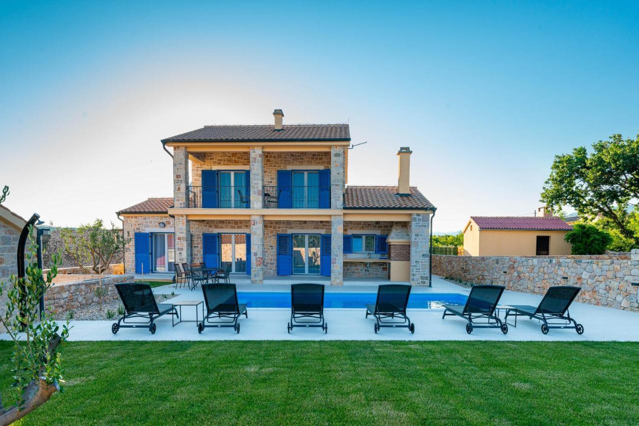 Luxury Stone Villa BANOVI with heated pool — 4-Star Luxury Hotel in Posedarje, Croatia