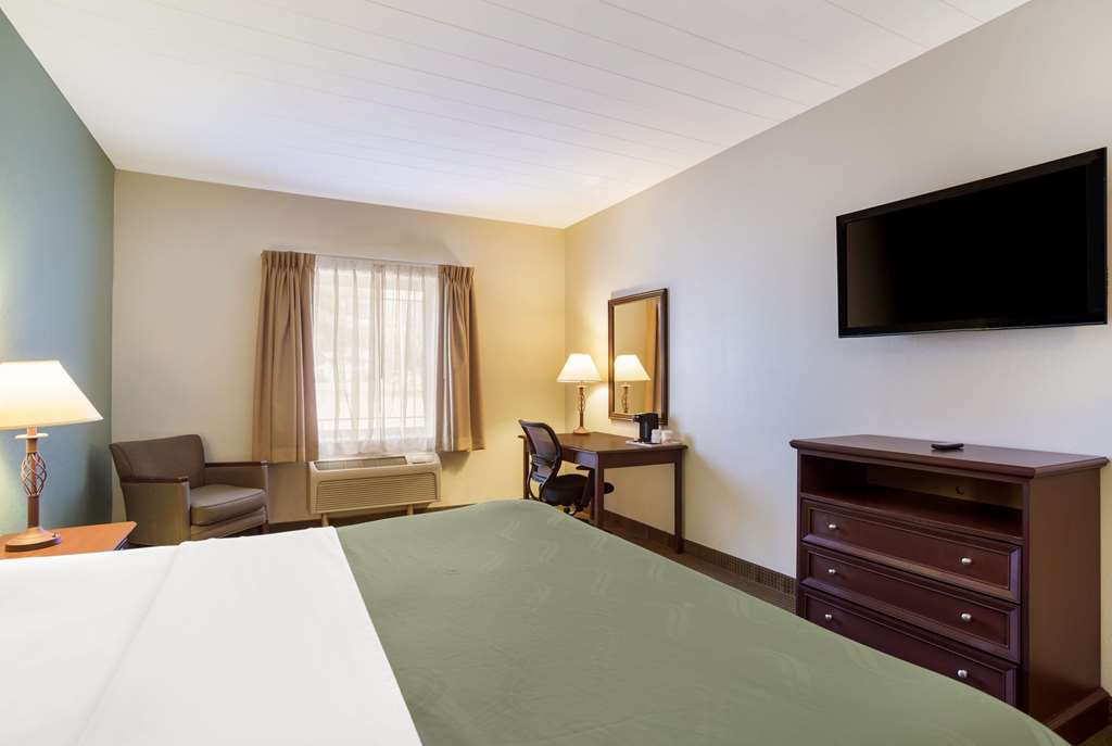 Quality Inn & Suites Monterey I 40 - photo 11
