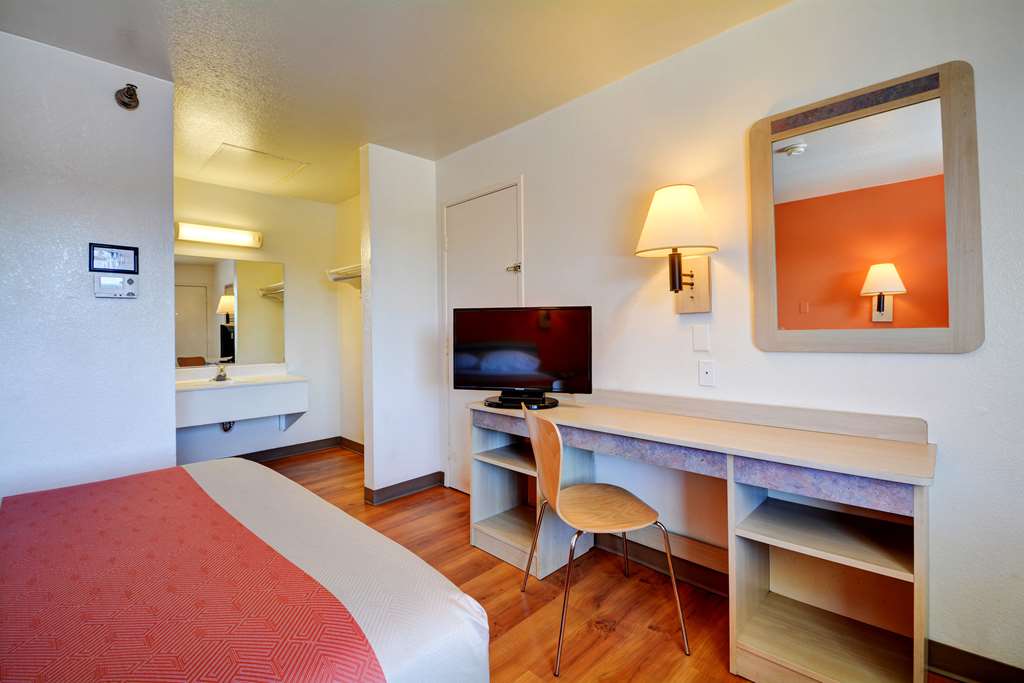 Motel 6 Windsor Locks CT Hartford - photo 10