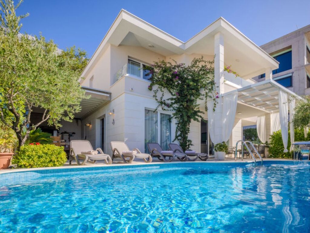 Villa Luka by Interhome — 4-Star Luxury Hotel in Makarska, Croatia