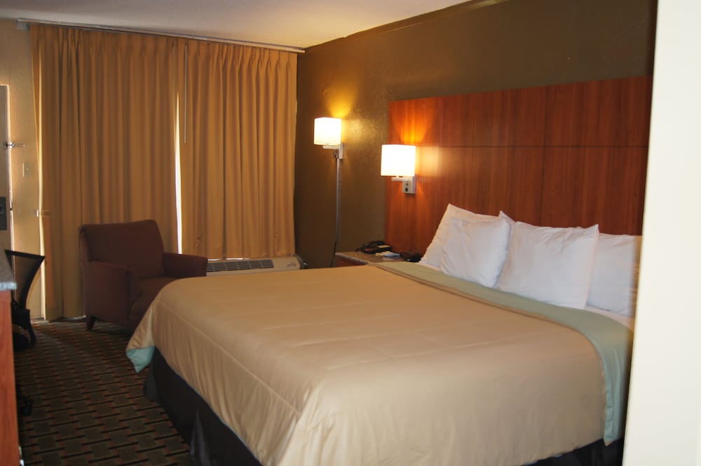 Days Inn by Wyndham Durham Near Duke University - photo 17