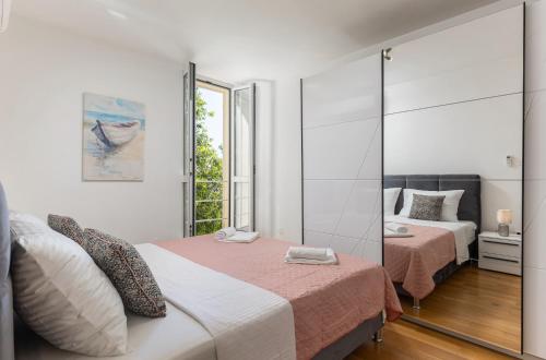 Bliss Apartment near Bellevue beach