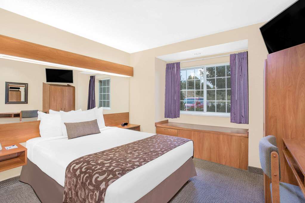 Microtel Inn & Suites by Wyndham Beckley East - photo 13