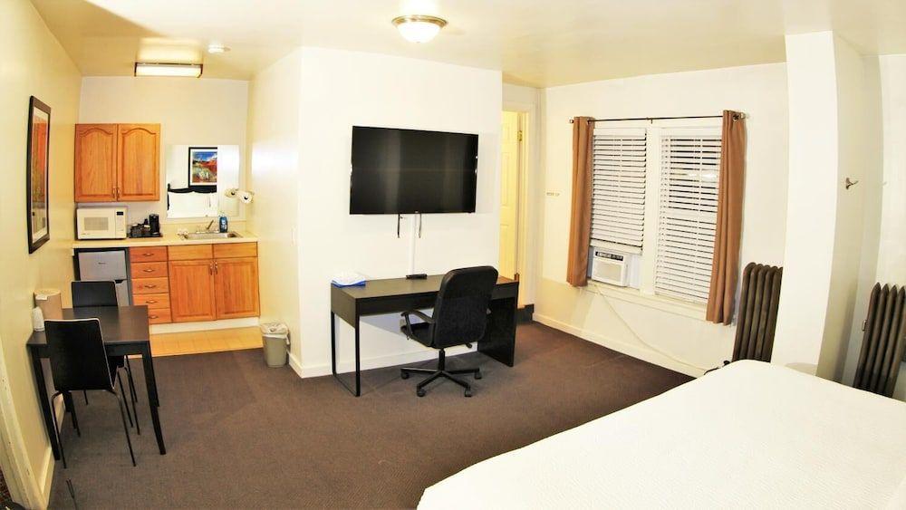 Carlton Hotel - photo 17