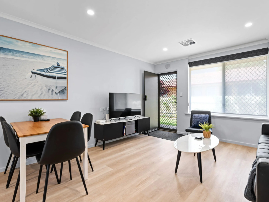 Hectorville Luxe Haven Suite — 4-Star Luxury Hotel in Campbelltown, Australia