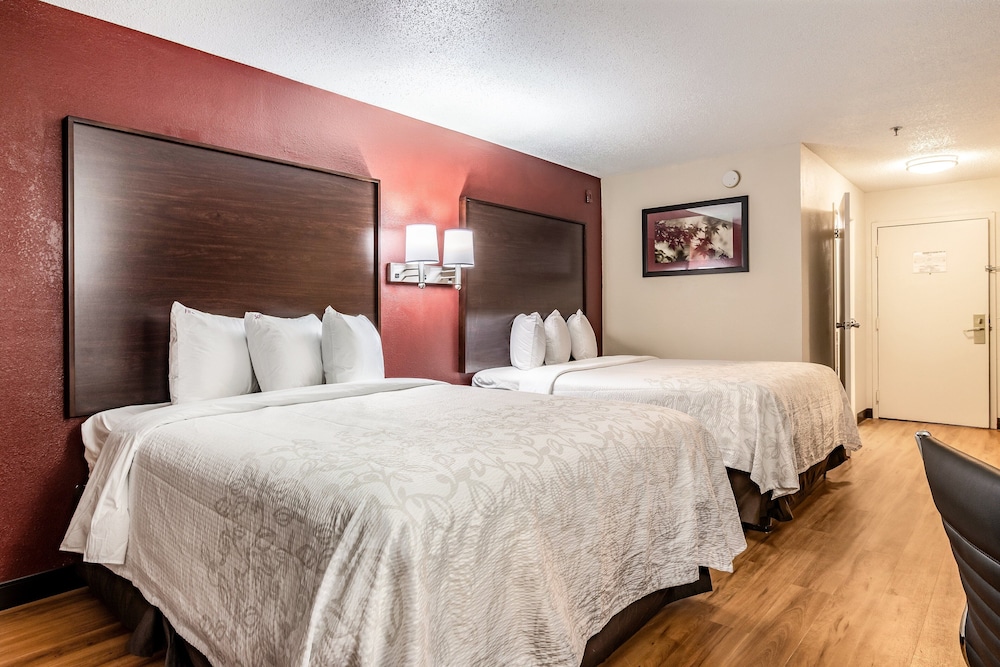 Red Roof Inn PLUS & Suites Atlanta Airport South - photo 13