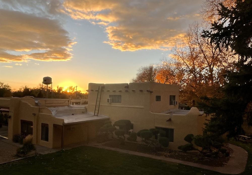 El Pueblo Lodge - photo 55