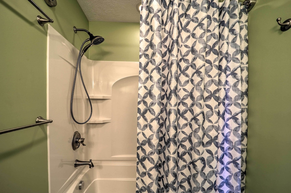 Cozy Condo: Walk to Resort 9 Mi to Sugar Mountain - photo 18