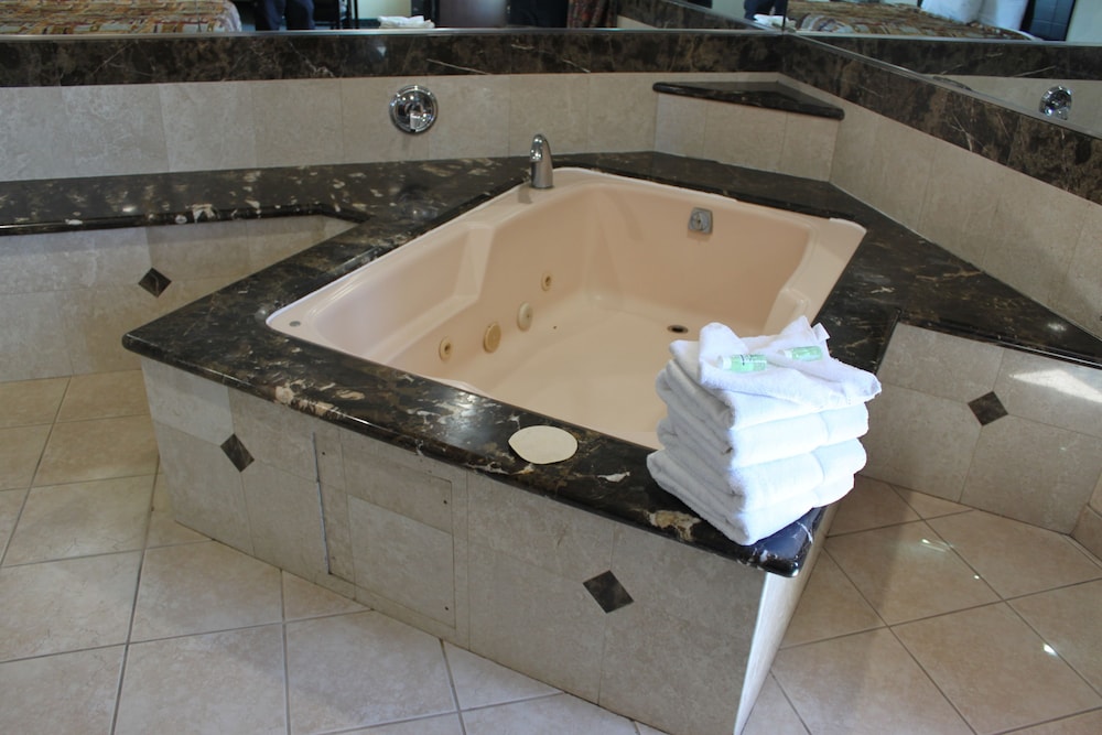 Crystal Inn Suites & Spas - photo 8