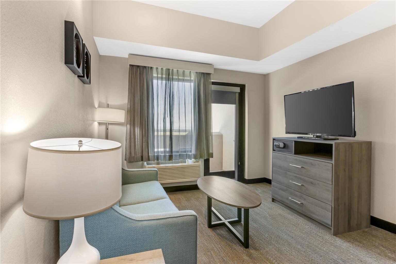 Super 8 by Wyndham Greensboro Coliseum Conv. - photo 34