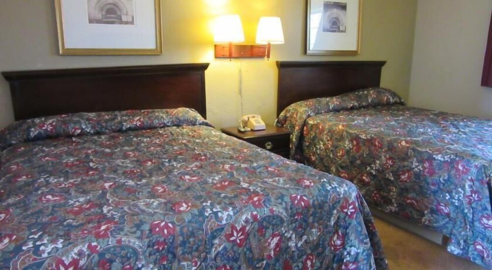 Bella Vista Inn and Suites - photo 11
