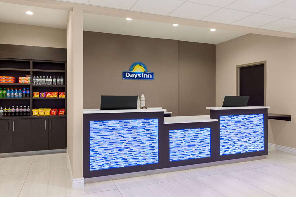 Days Inn & Suites by Wyndham Greater Tomball - photo 4