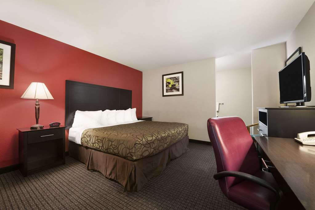 Travelodge By Wyndham Traverse City Mi - photo 12