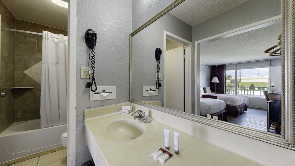 Days Inn by Wyndham Orlando Downtown - photo 32