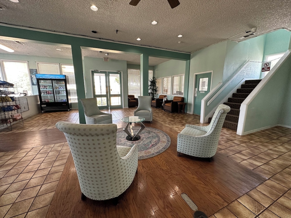 HillView Inn - photo 10