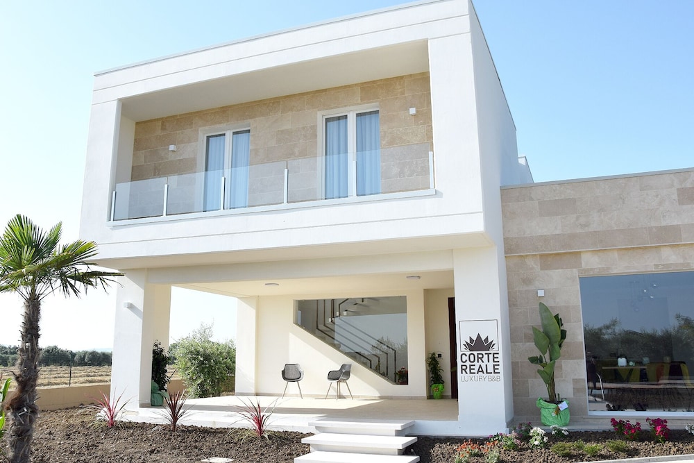 Corte Reale Luxury B&B — 4-Star Luxury Hotel in San Salvo, Italy