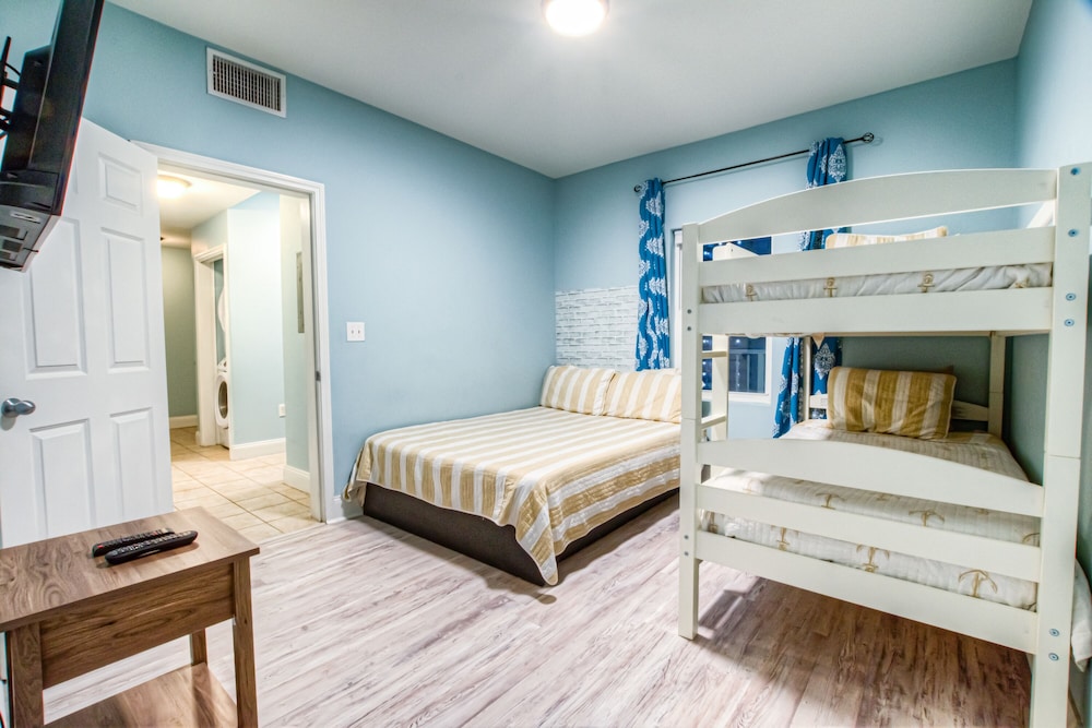Laketown Wharf Resort by Aneliya's Rentals - photo 82