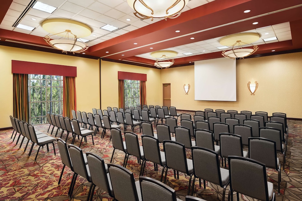 Embassy Suites by Hilton Charlotte Concord Golf Resort & Spa - photo 88