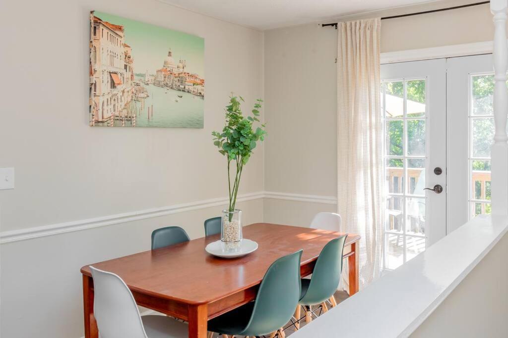 Dual Family Retreat Sunlit Haven in Columbus, United States