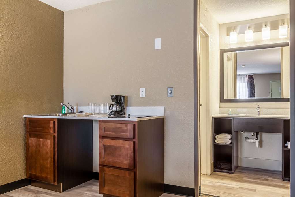 Suburban Studios Hotel Kingsland Near I 95 - photo 14