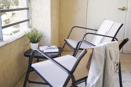 Dwell Descans Restful Haven Steps to Vegas Strip