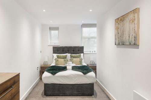 Spacious Luxury Apartment King Bed Central Location — 4-Star Luxury Hotel in London, United Kingdom
