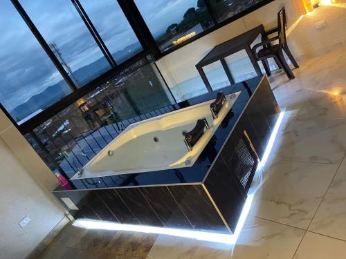 Heinz B. — 4-Star Luxury Hotel in Ansermanuevo, Colombia