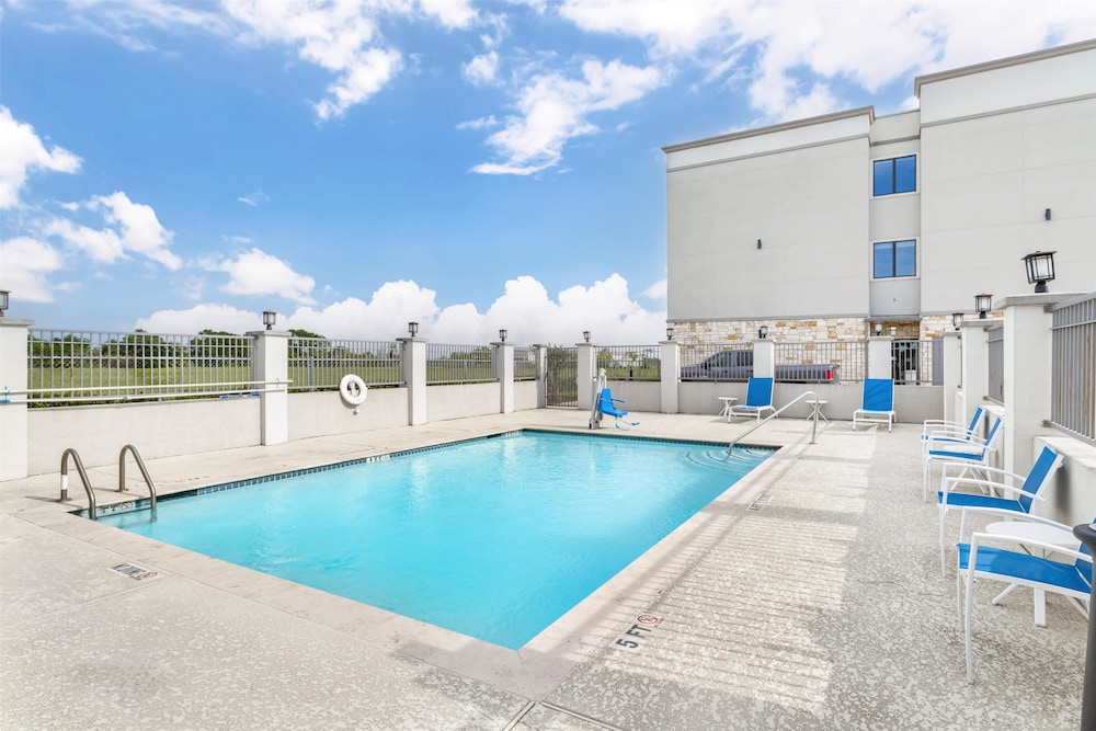 Best Western Plus Waller Hotel - photo 37