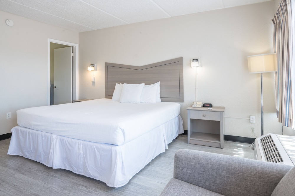 Ocean Coast Hotel At The Beach - photo 24