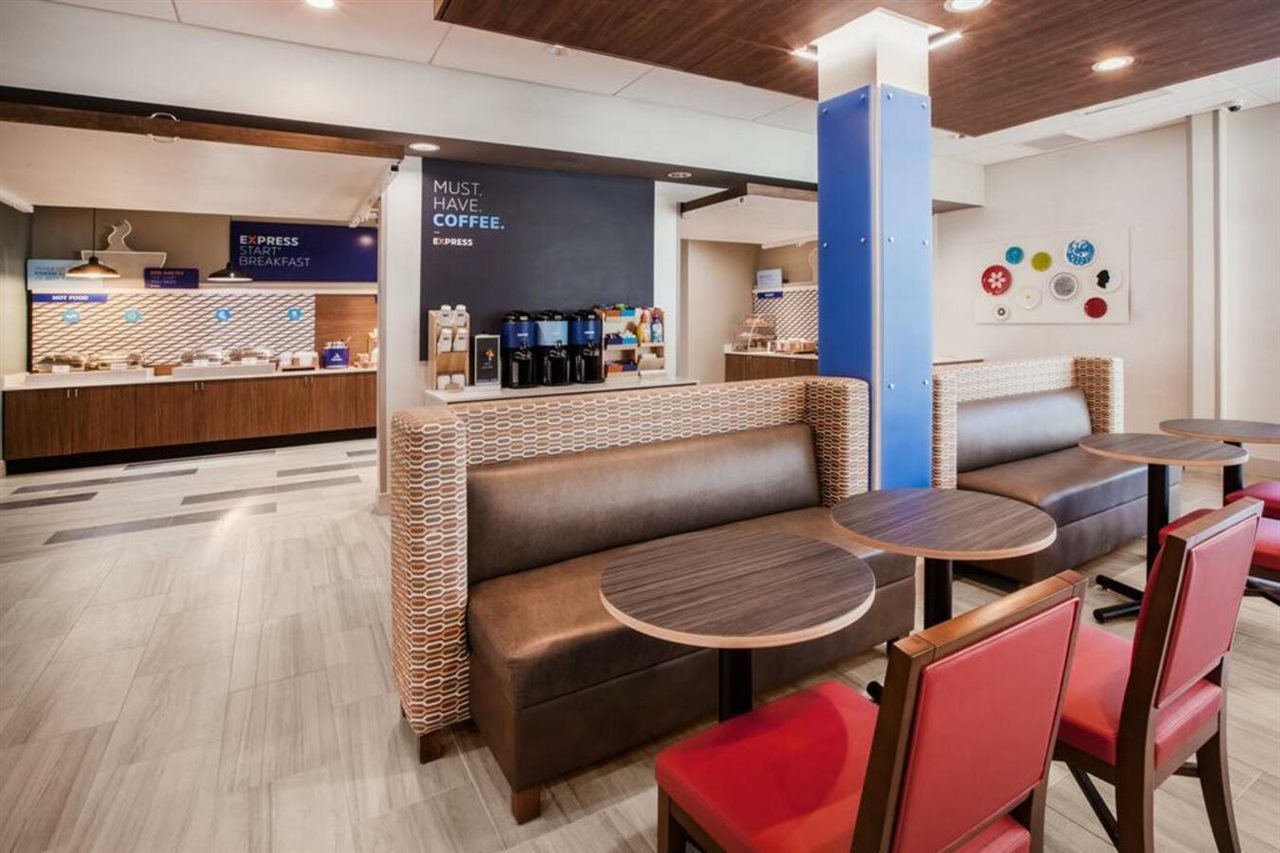 Holiday Inn Express & Suites Beloit by IHG