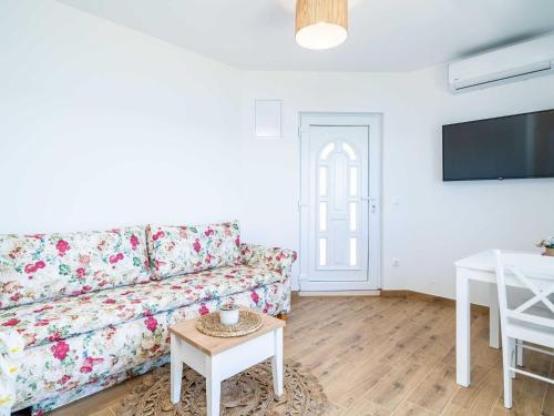 Apartments Lovro One bedroom apartment with Balcony and Sea View 3 — 4-Star Luxury Hotel in Dubrovnik, Croatia