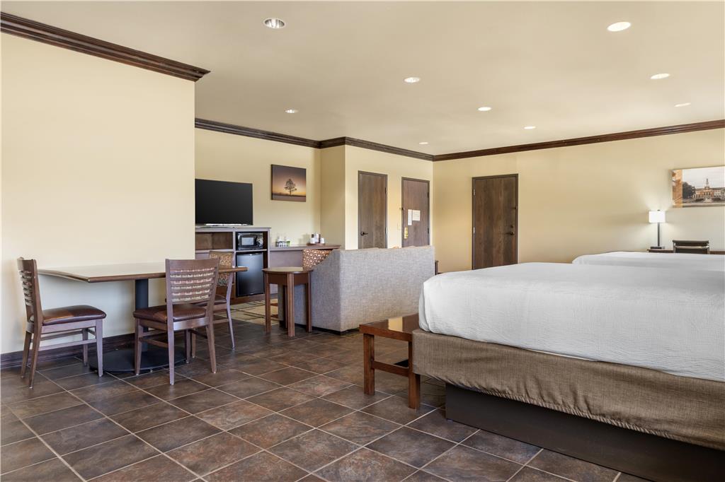 Best Western Plus Cimarron Hotel & Suites - photo 19