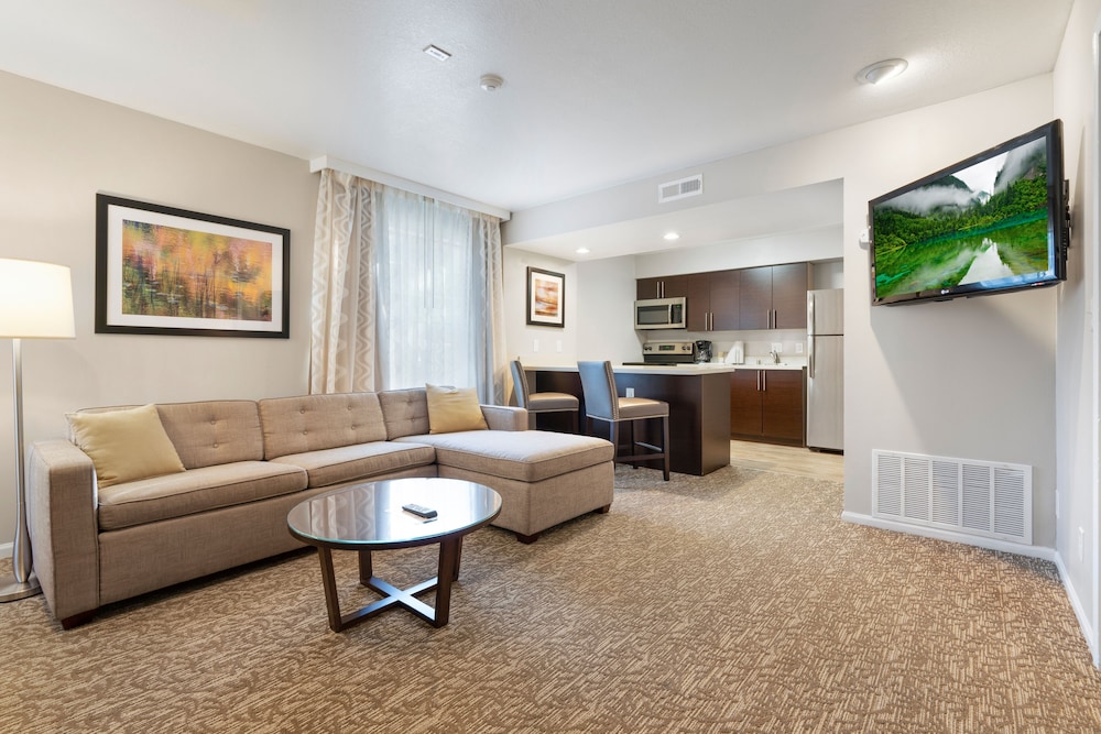 Chase Suite Hotel Newark Fremont - photo 20