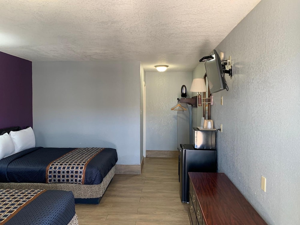 Texas Inn Airport McAllen - photo 14
