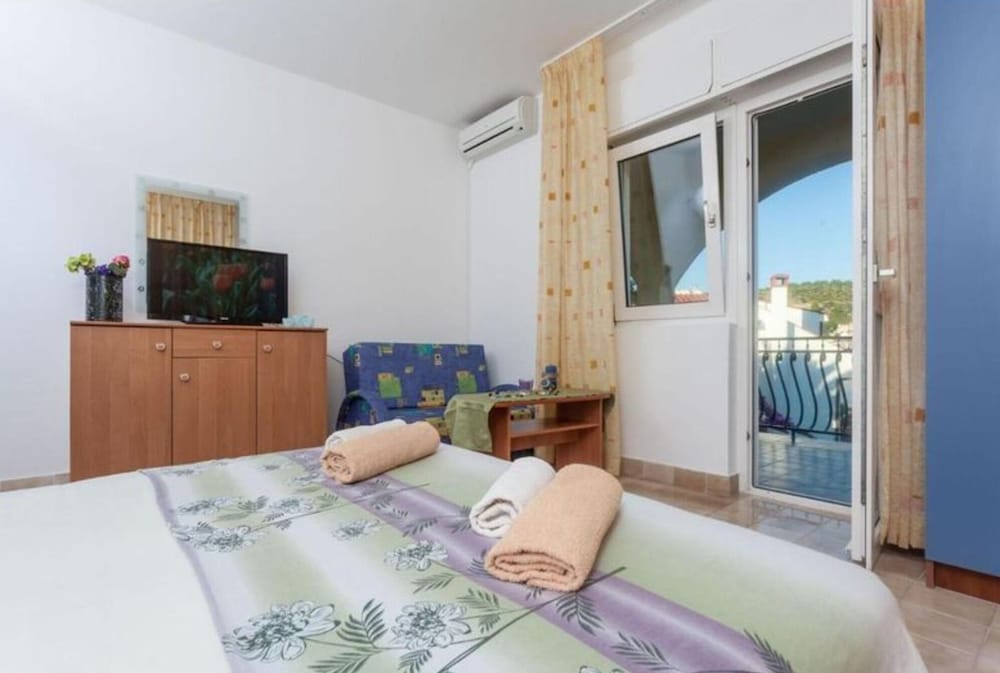 Beautiful Double Bed Room With Balcony and Sea View in Okrug Gornji, Croatia