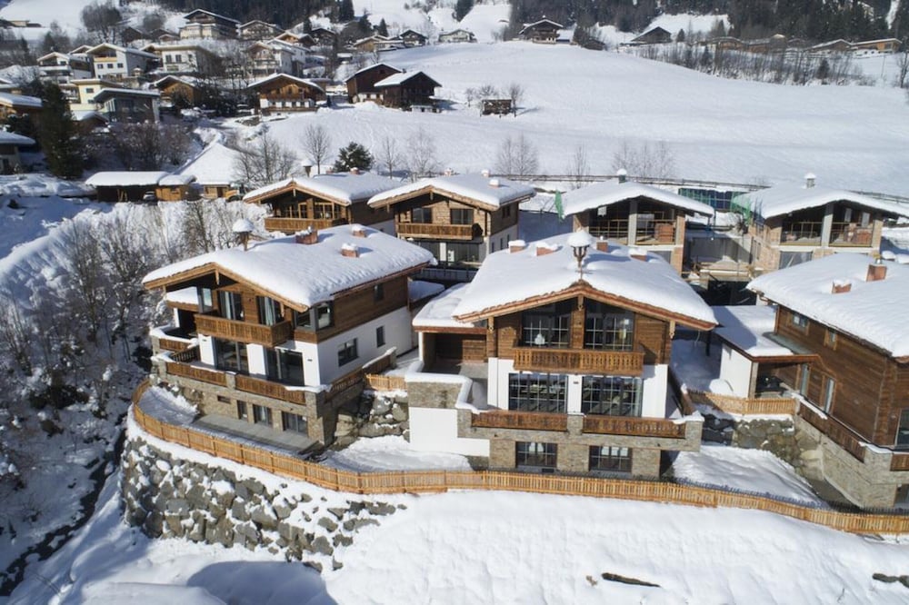 Nationalpark Chalet Schlieferspitze — 4-Star Luxury Hotel in Neukirchen Am Grossvenediger, Austria