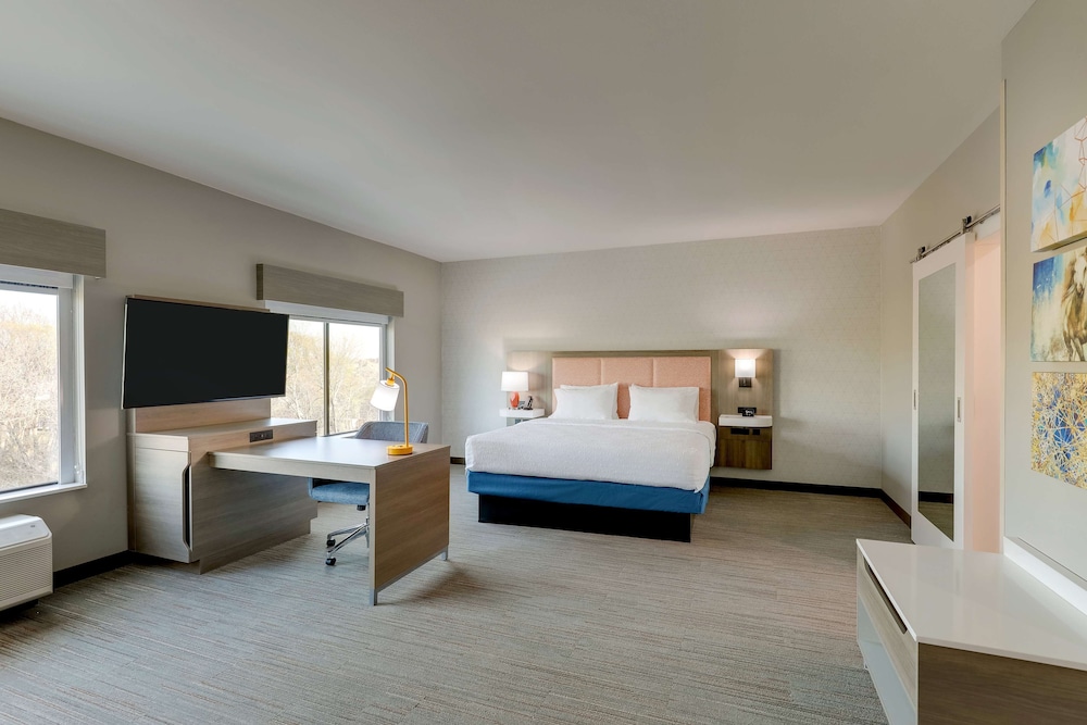 Hampton Inn & Suites Weatherford - photo 44