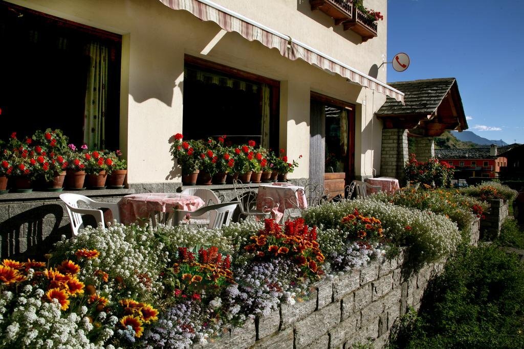 Edelweiss - carbon neutral hotel in Villeneuve